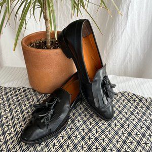 Everlane Tassle Loafer in Black